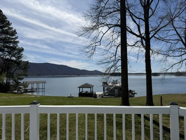 223 Lee DR - Photo 2