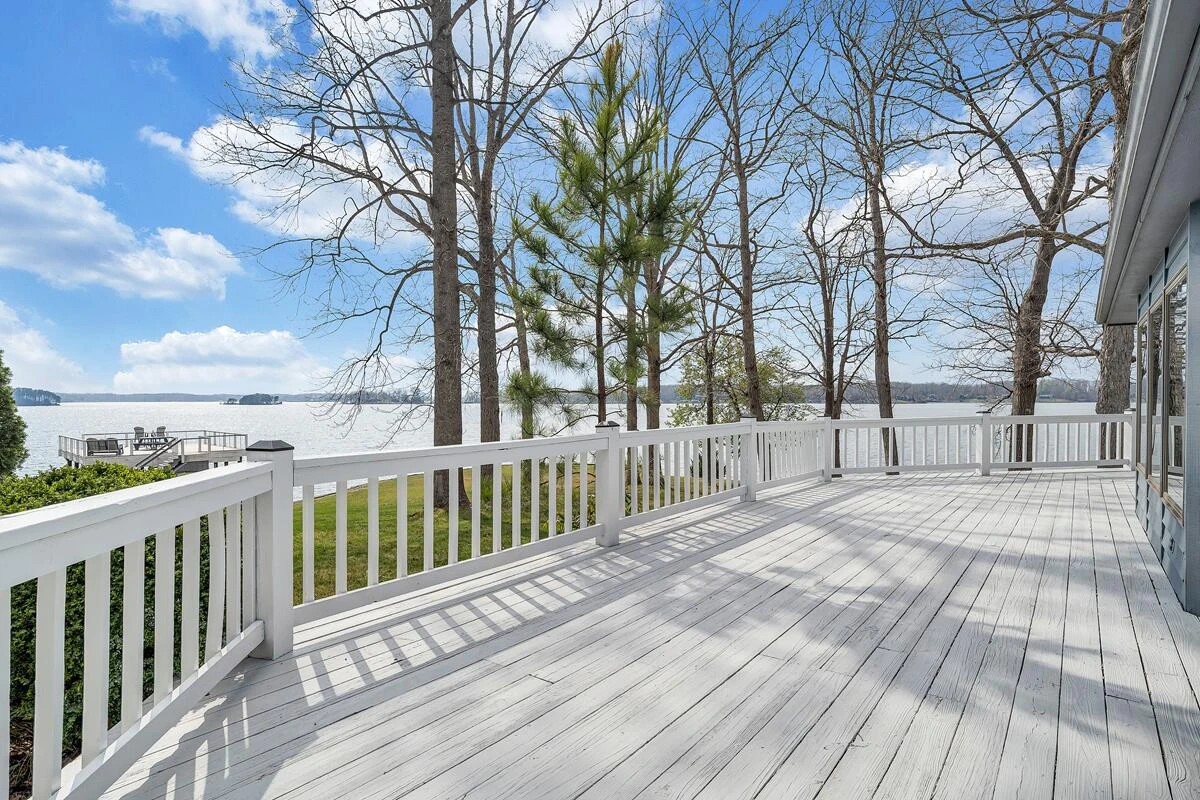 223 Lee DR - Photo 3