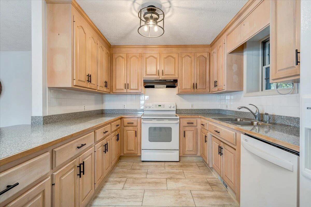 223 Lee DR - Photo 30