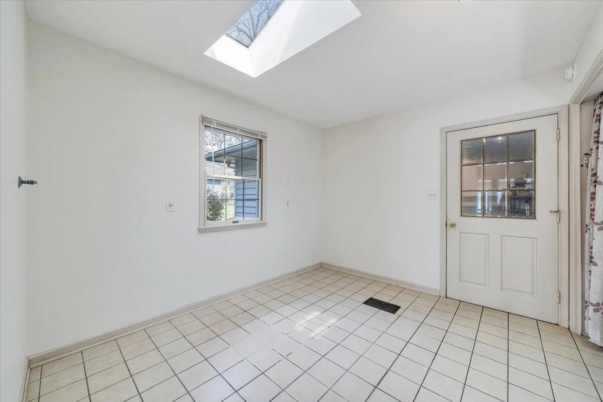 223 Lee DR - Photo 33