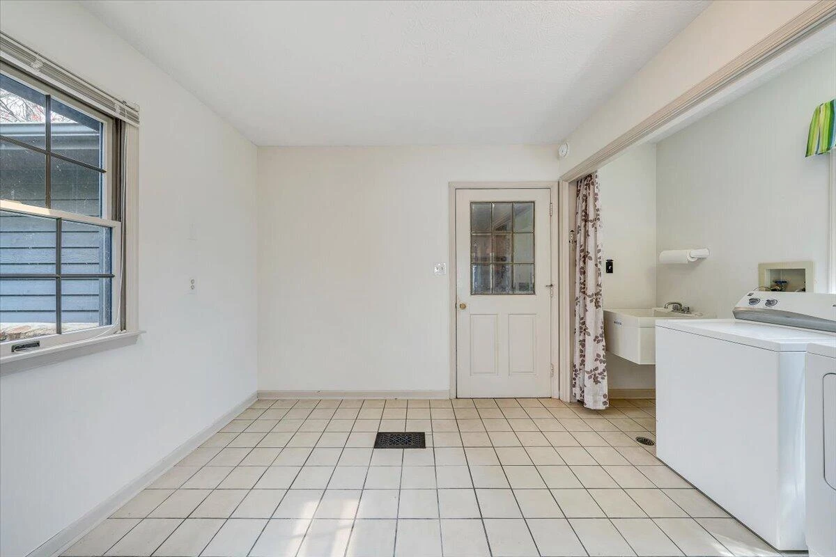 223 Lee DR - Photo 34