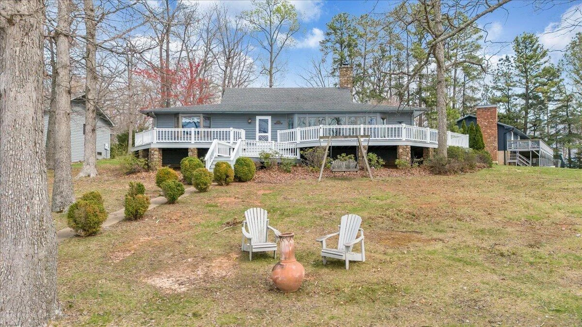 223 Lee DR - Photo 4