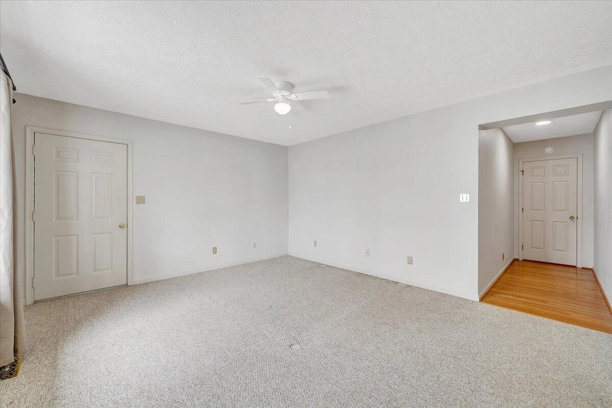 223 Lee DR - Photo 40
