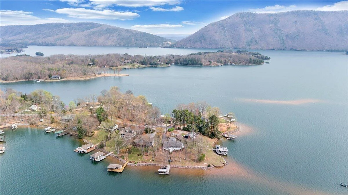 223 Lee DR - Photo 5