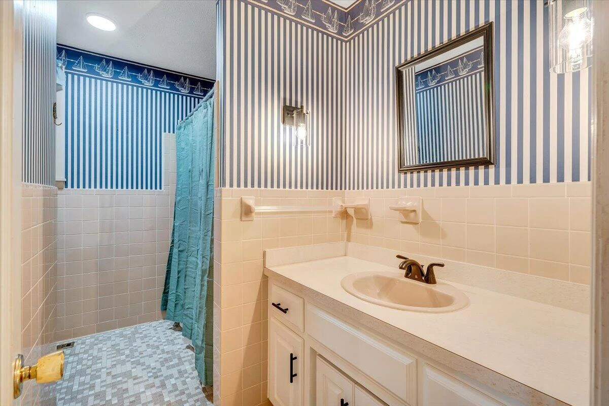 223 Lee DR - Photo 52