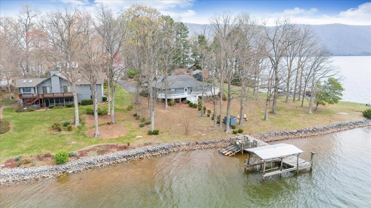 223 Lee DR - Photo 8