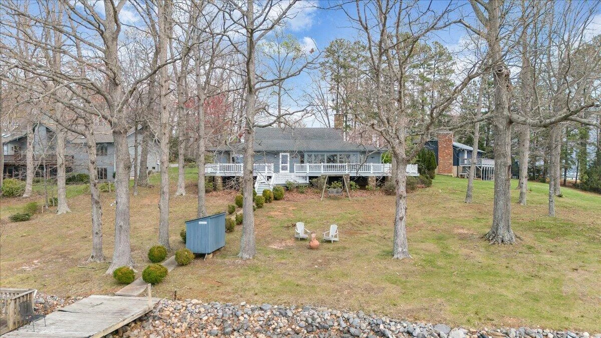 223 Lee DR - Photo 9