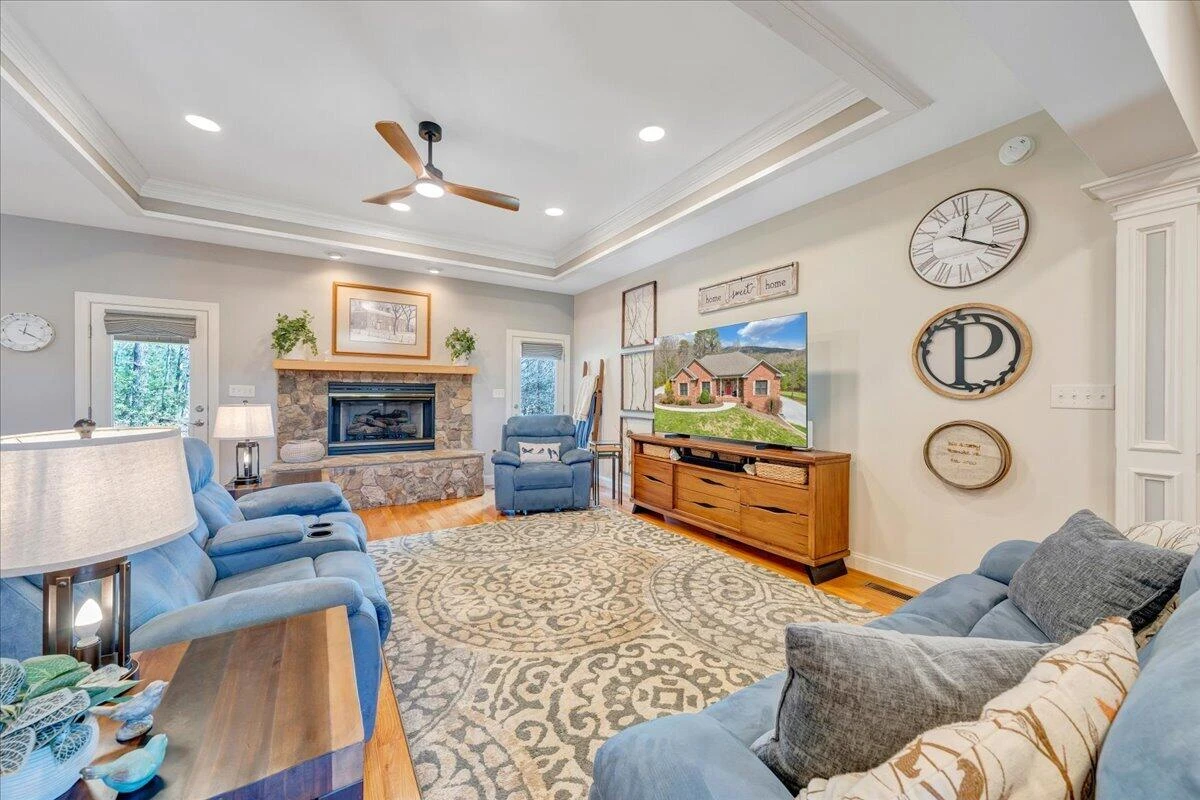 1885 Patrick LN - Photo 13