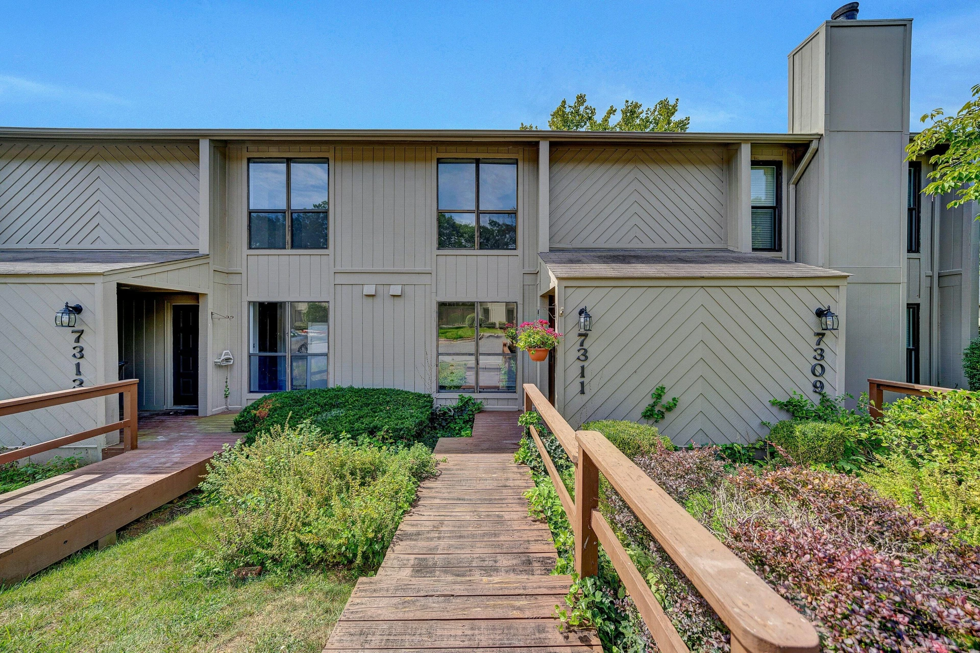 7311 Maple CT - Photo 2
