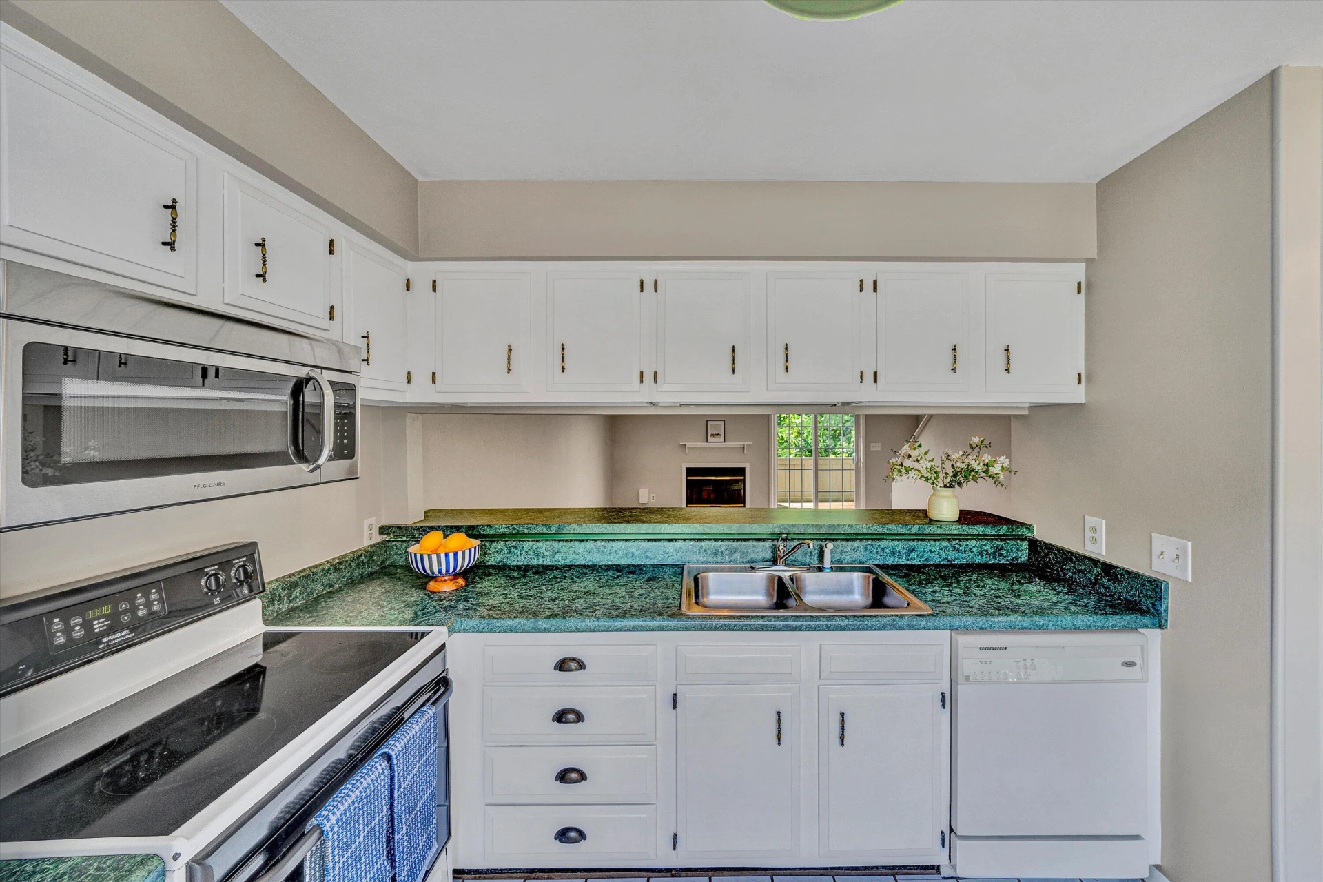 7311 Maple CT - Photo 9