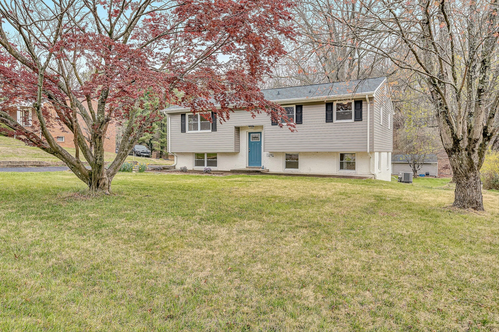 433 Dawnridge LN - Photo 2