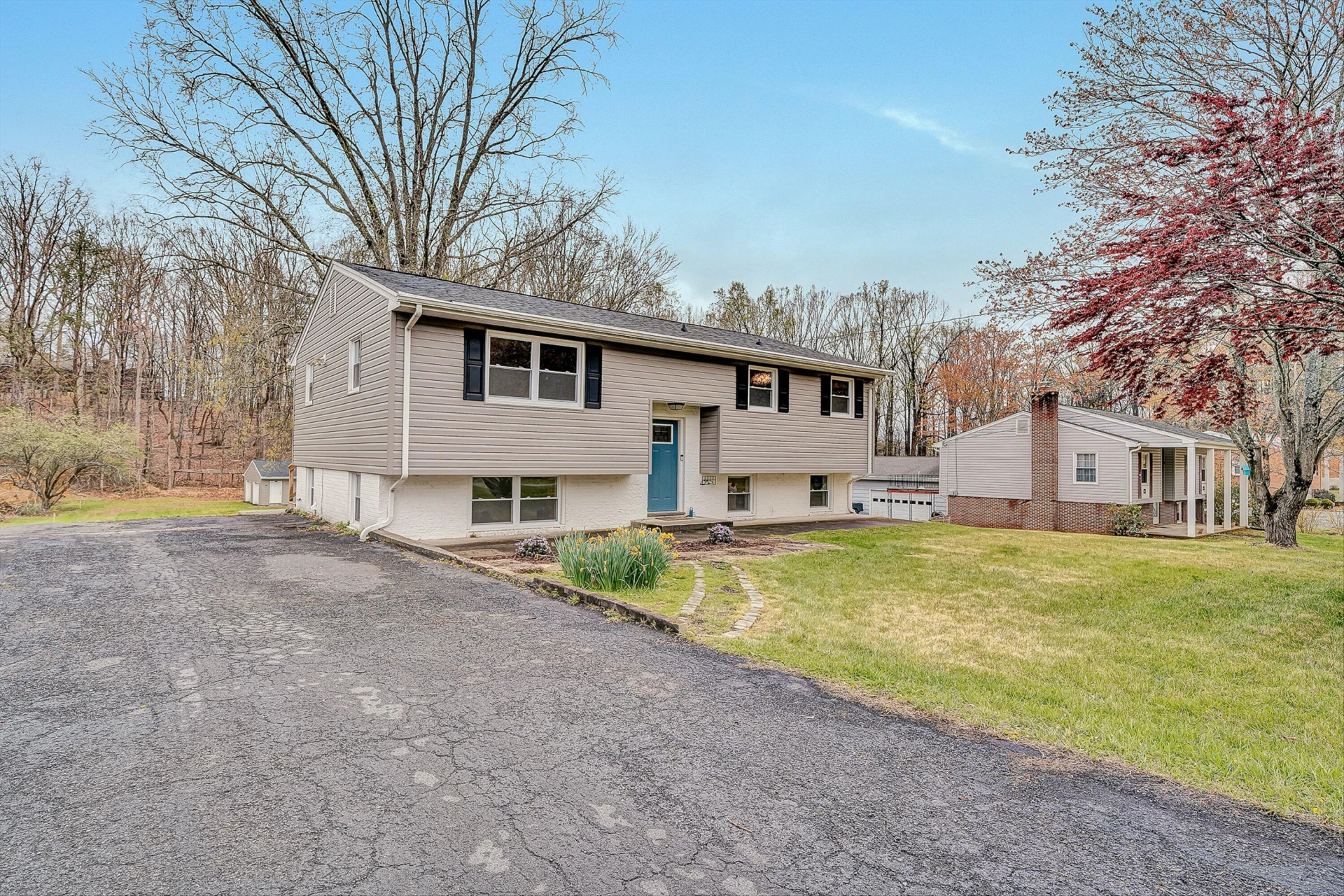 433 Dawnridge LN - Photo 3