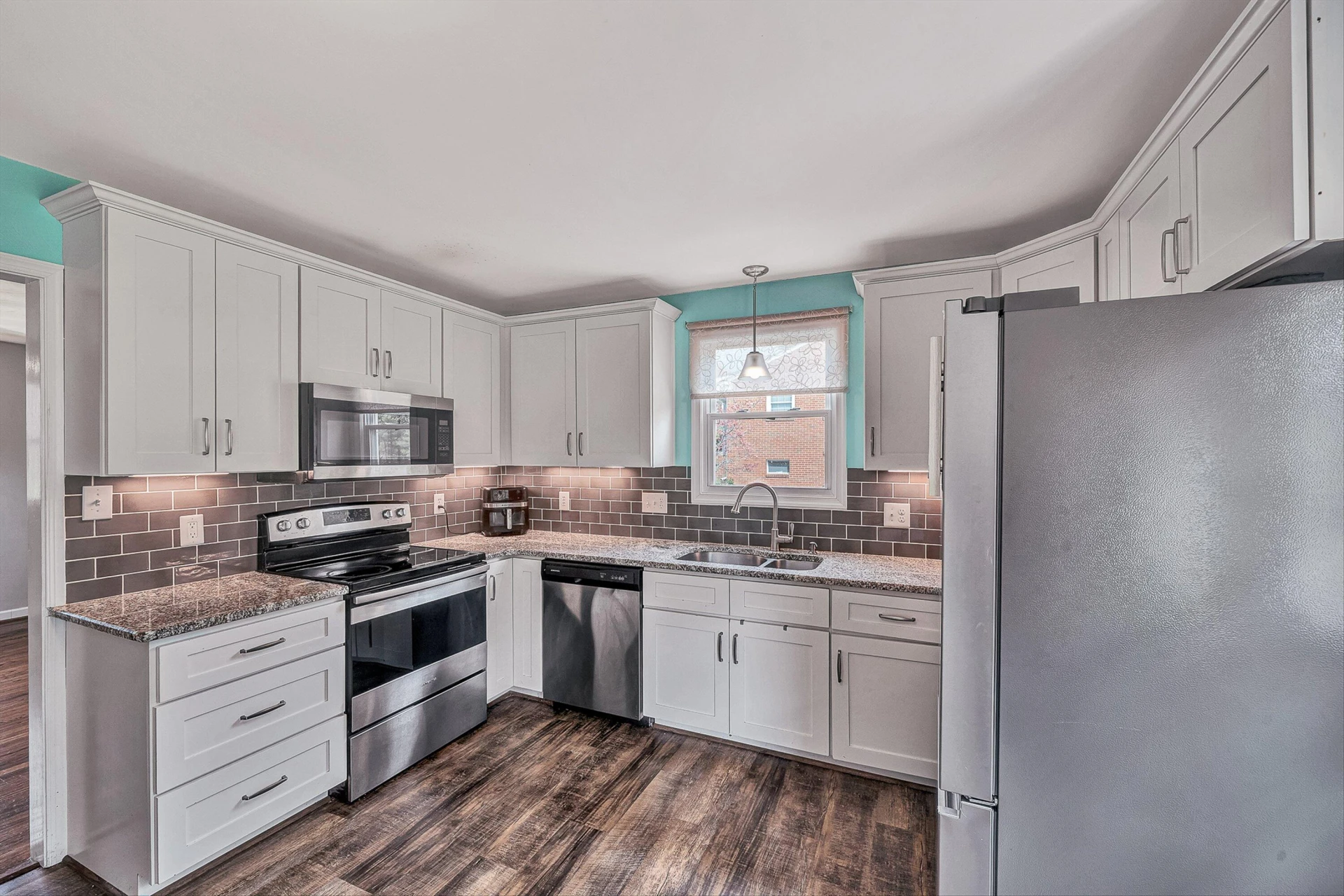 433 Dawnridge LN - Photo 8