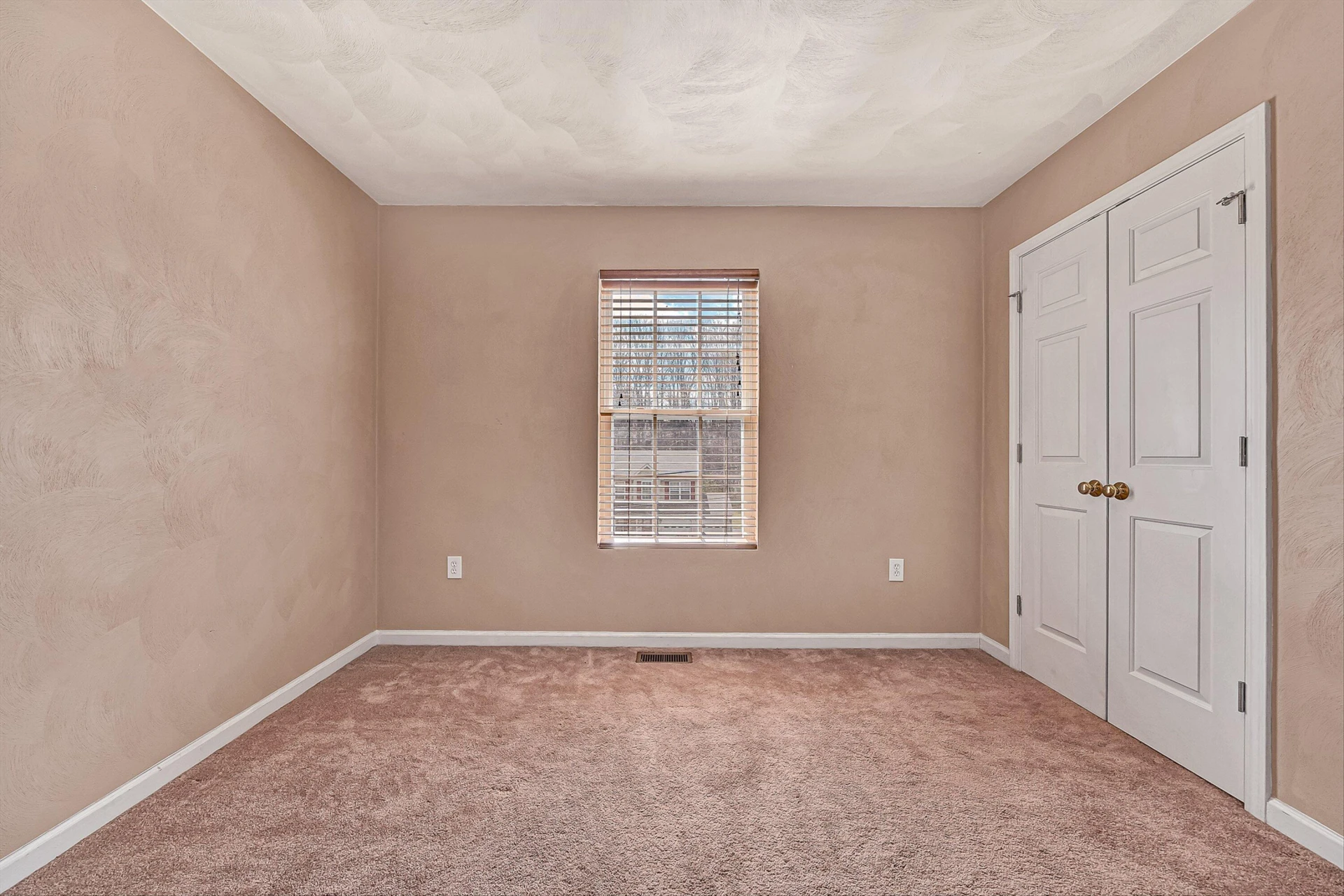 4219 Daugherty RD - Photo 14