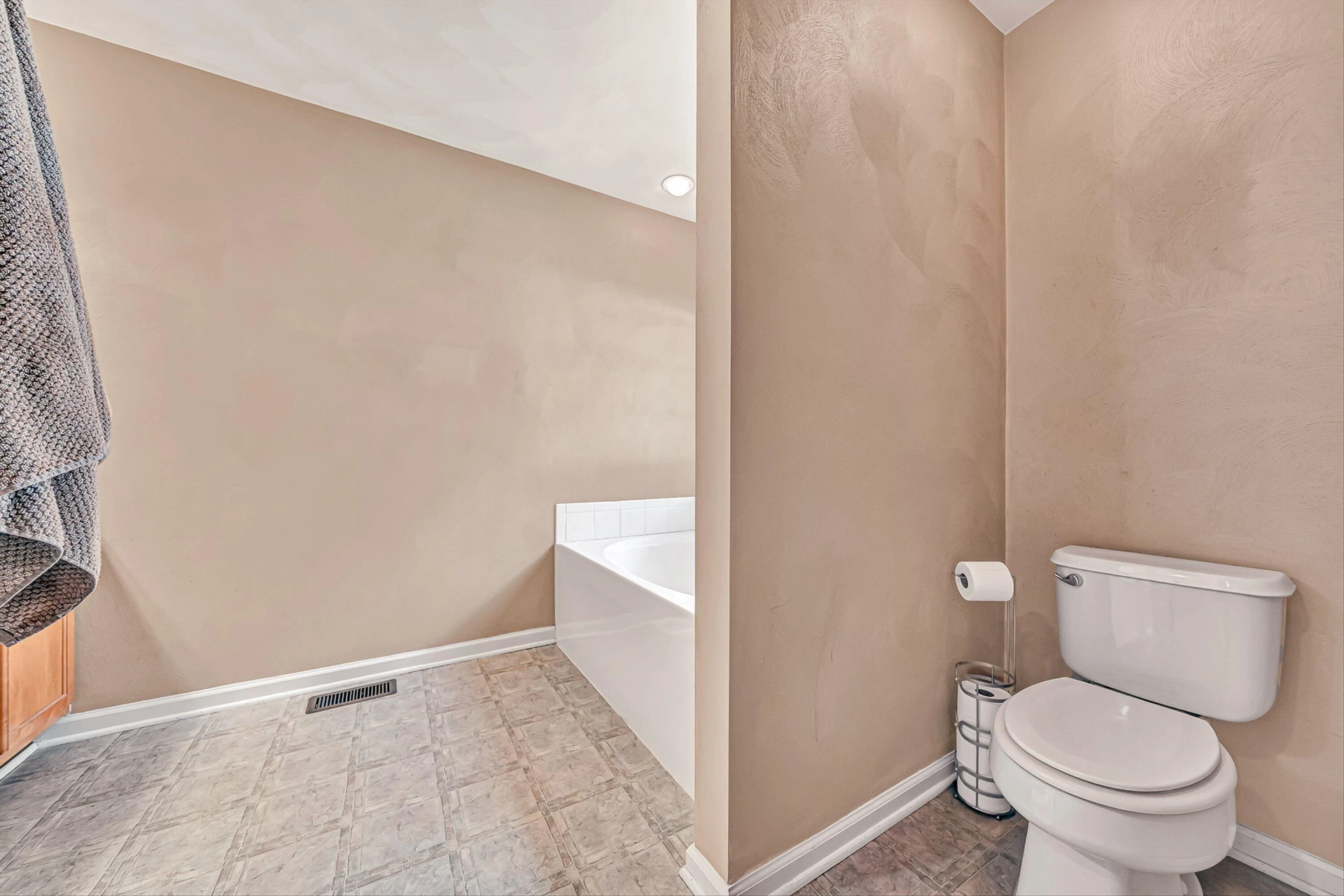 4219 Daugherty RD - Photo 17