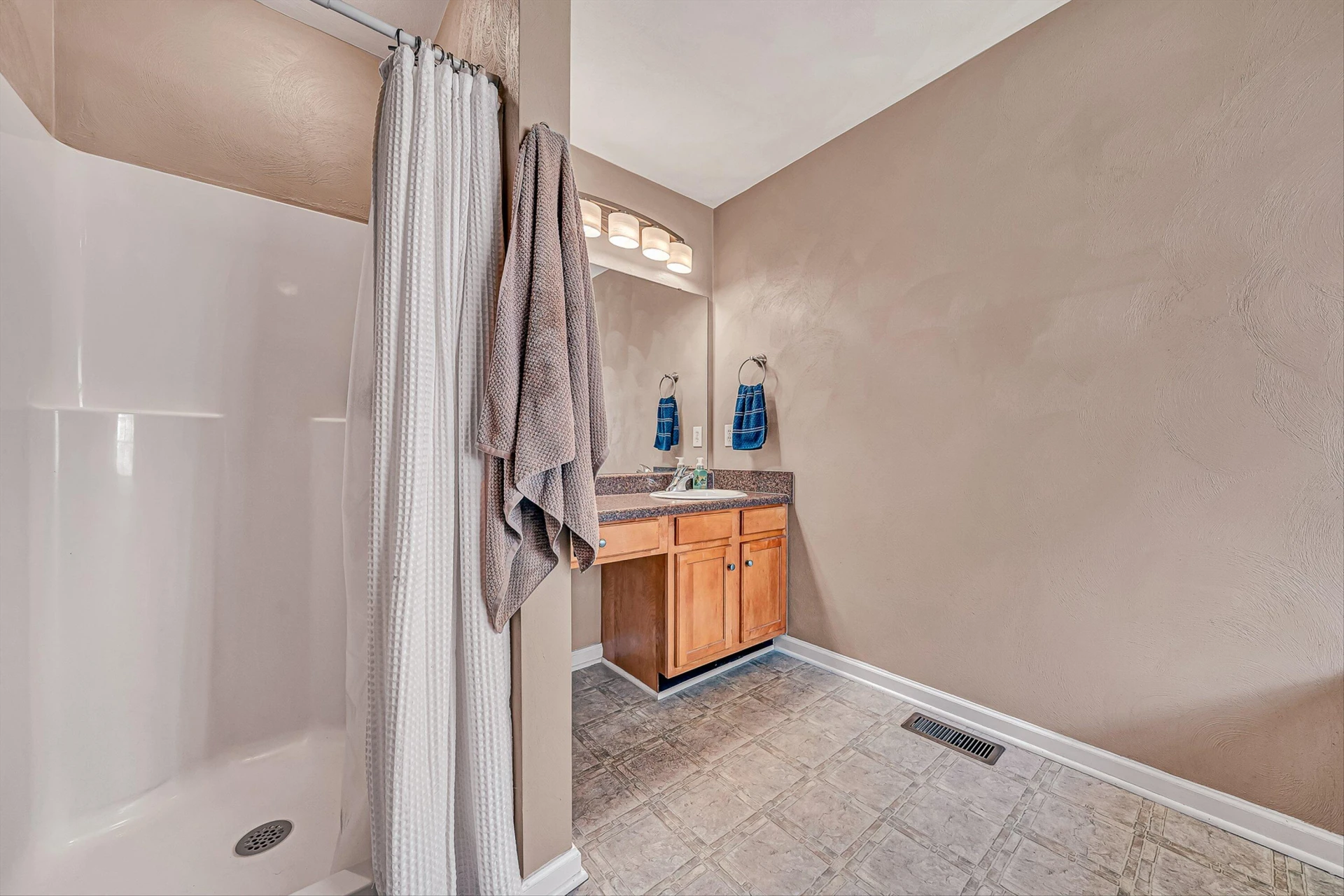 4219 Daugherty RD - Photo 18