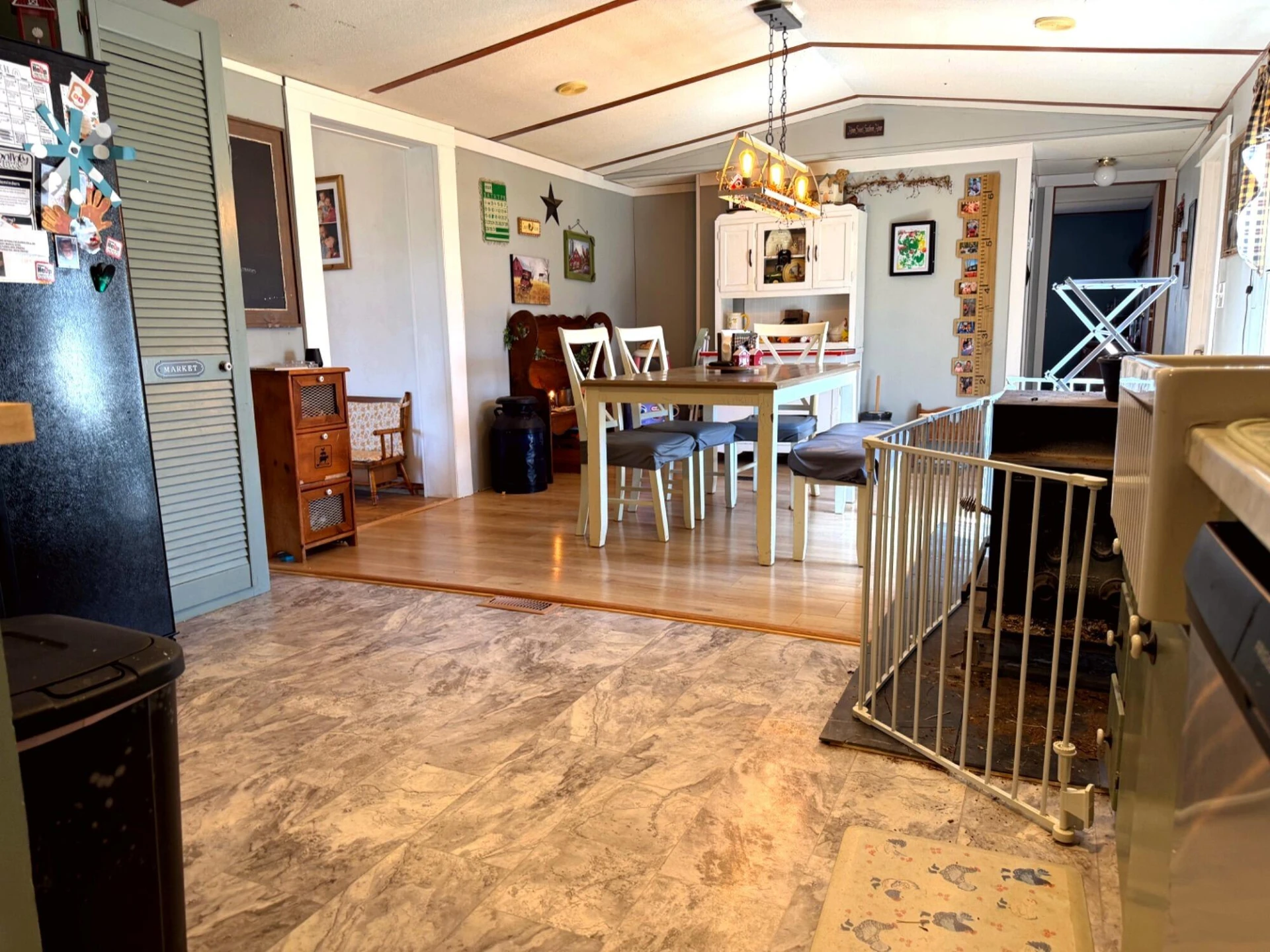 1419 Parkwood CT - Photo 5