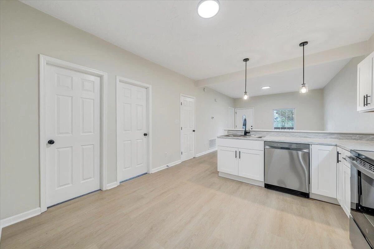 1334 Gillette AVE SE - Photo 16