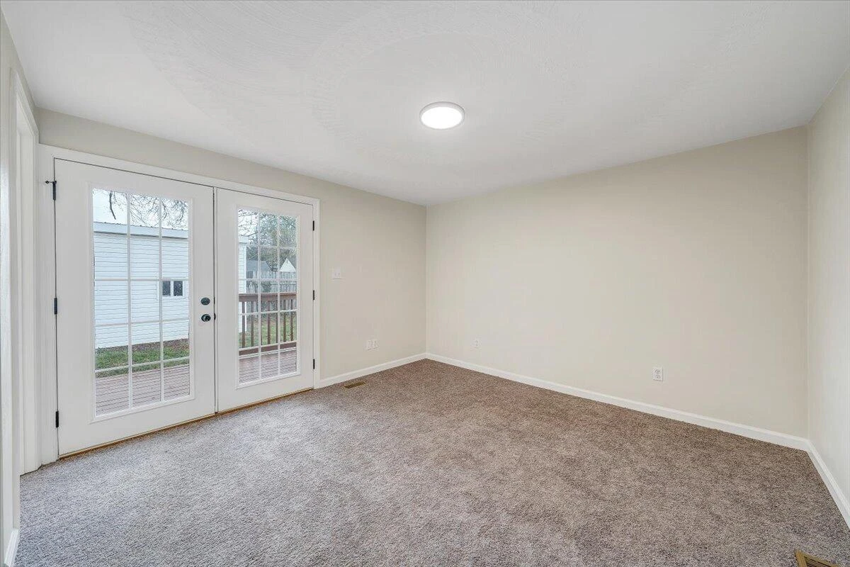 1334 Gillette AVE SE - Photo 21