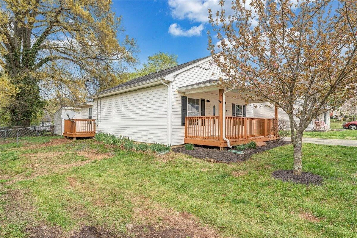 1334 Gillette AVE SE - Photo 4