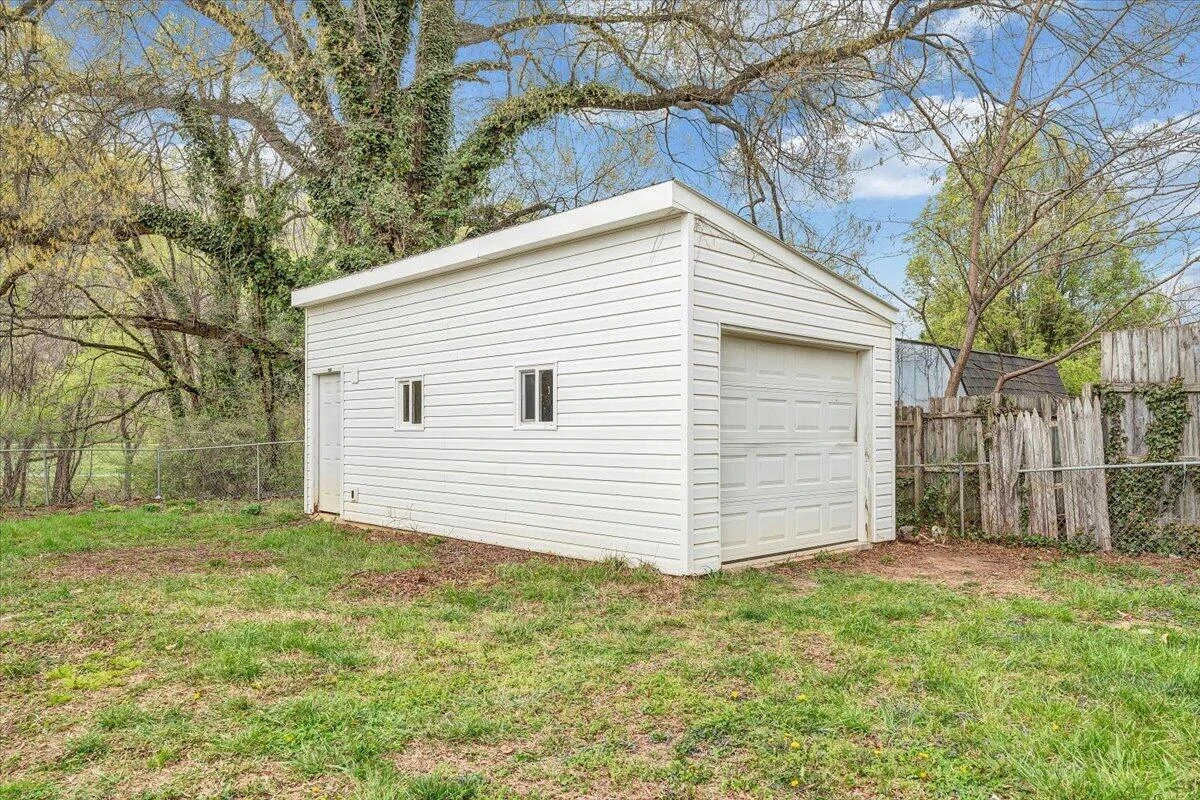 1334 Gillette AVE SE - Photo 40