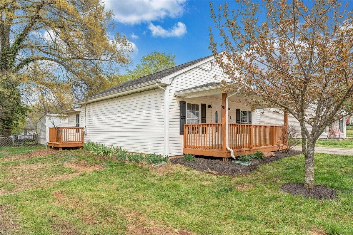 1334 Gillette AVE SE - Photo 5
