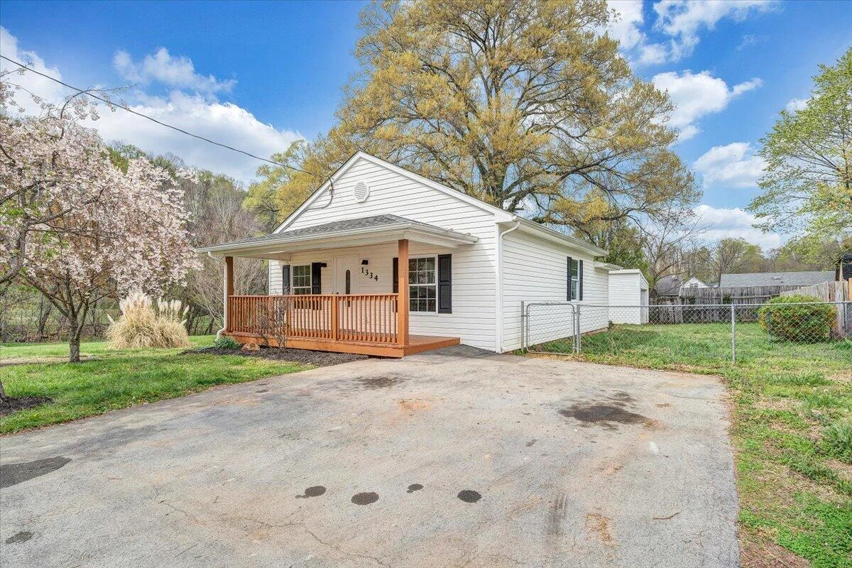 1334 Gillette AVE SE - Photo 7