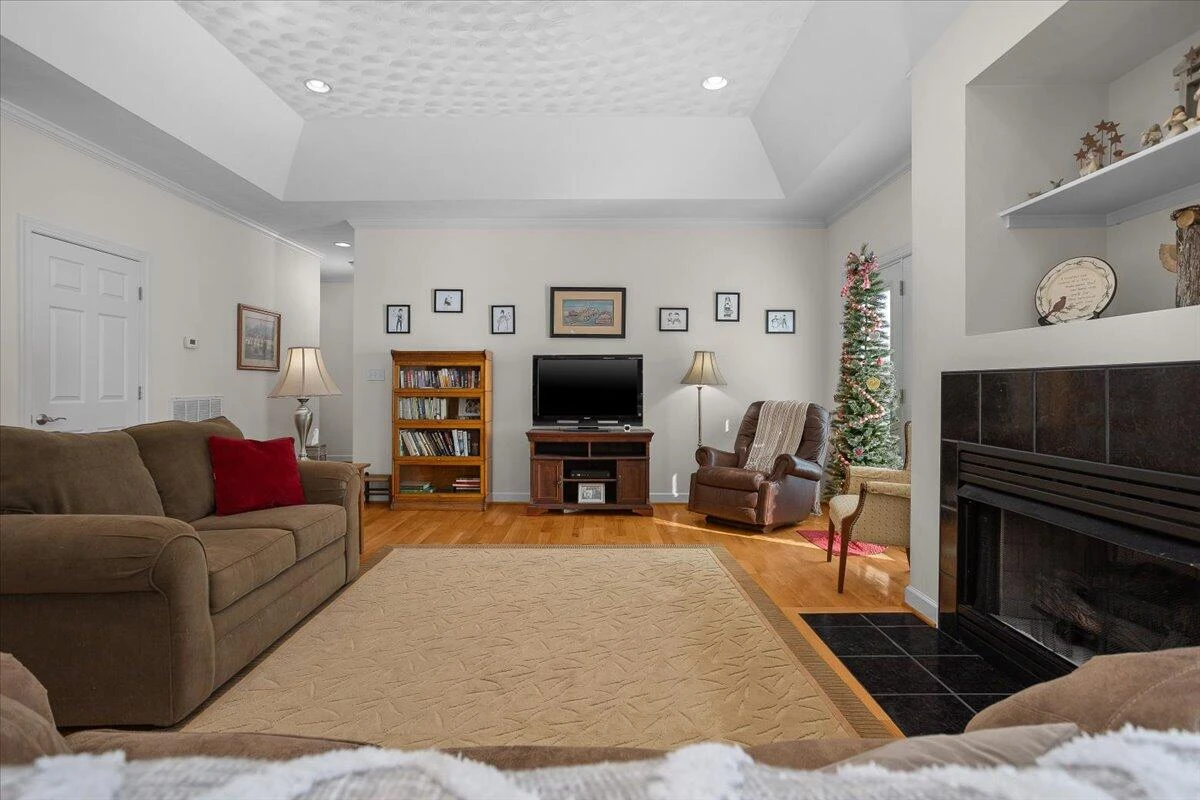 360 Maple Ridge LN - Photo 10