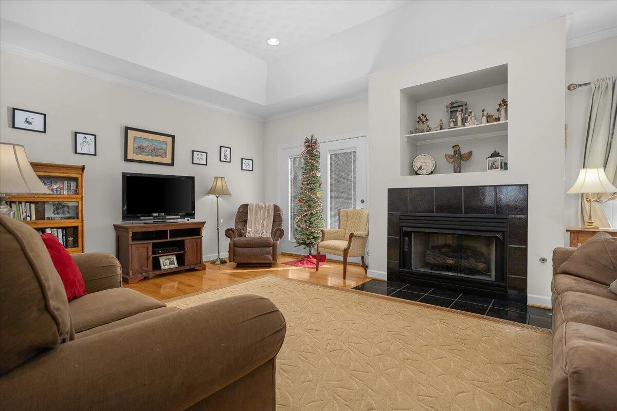 360 Maple Ridge LN - Photo 7