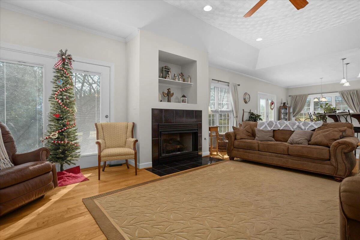 360 Maple Ridge LN - Photo 8