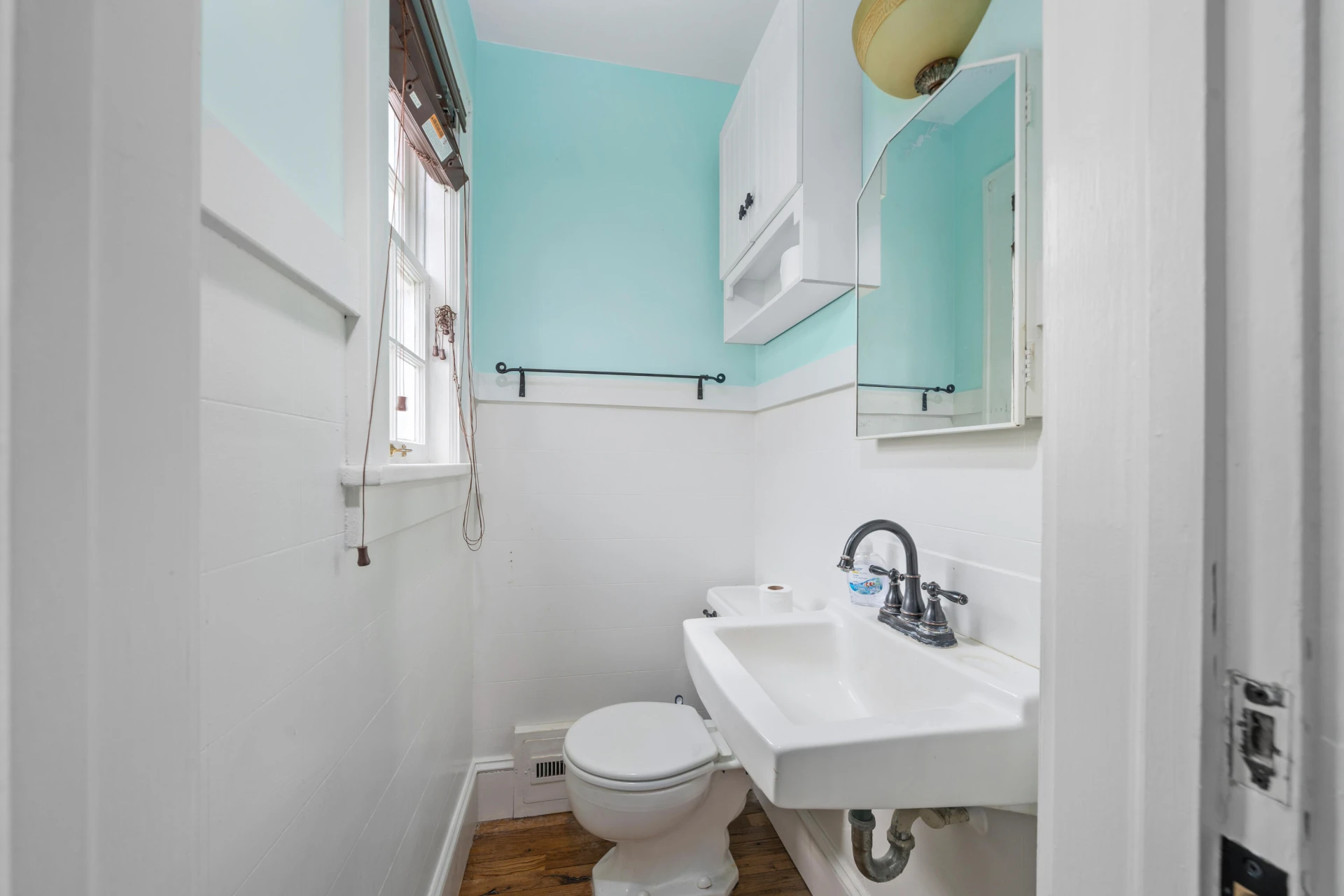 209 E Main ST - Photo 14