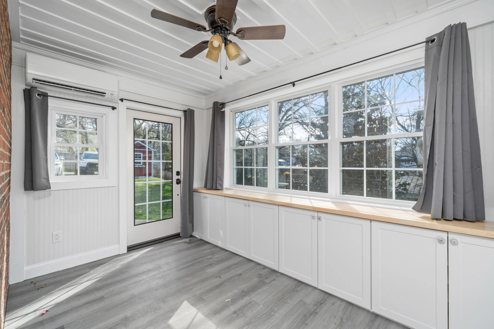 209 E Main ST - Photo 17