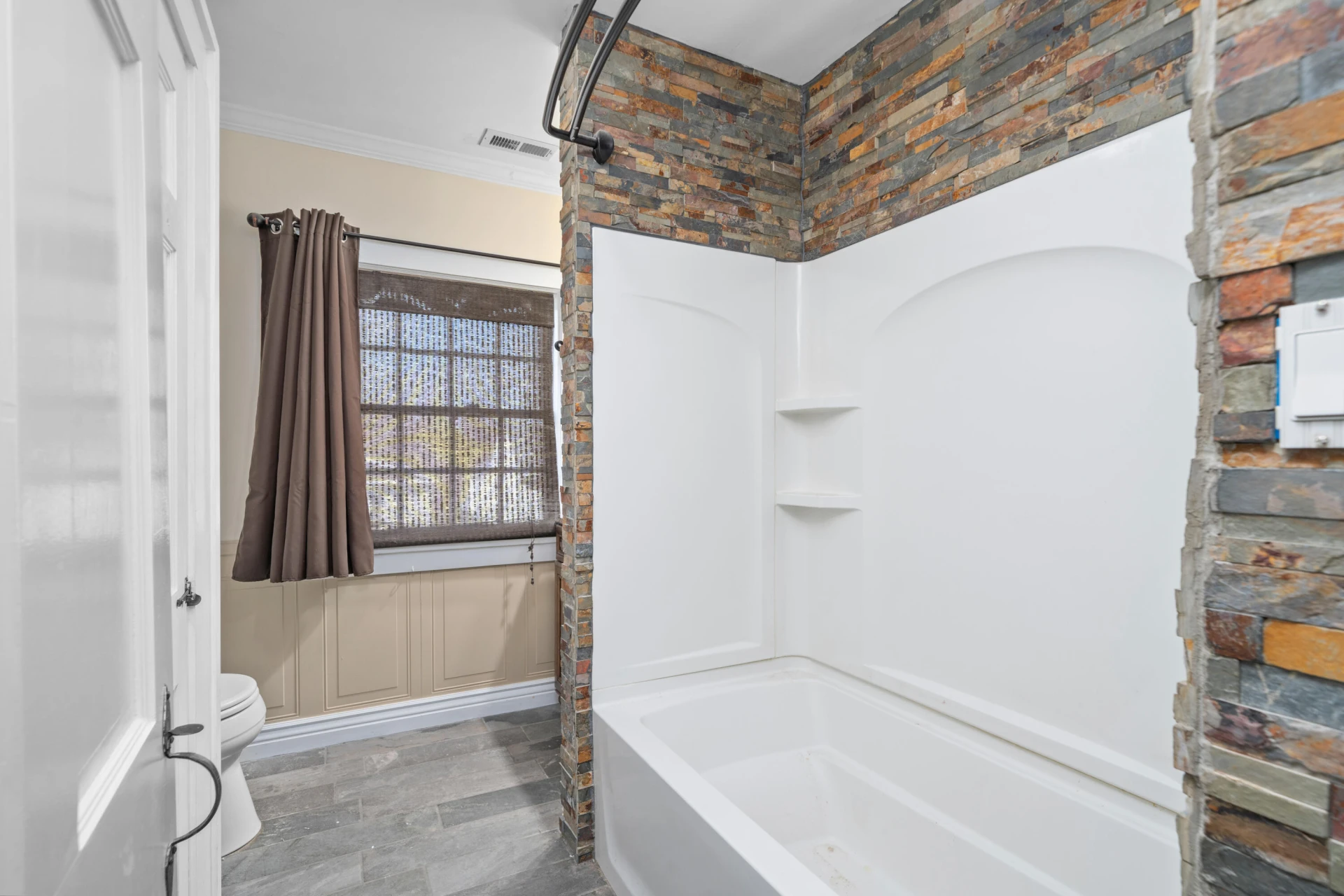 209 E Main ST - Photo 18