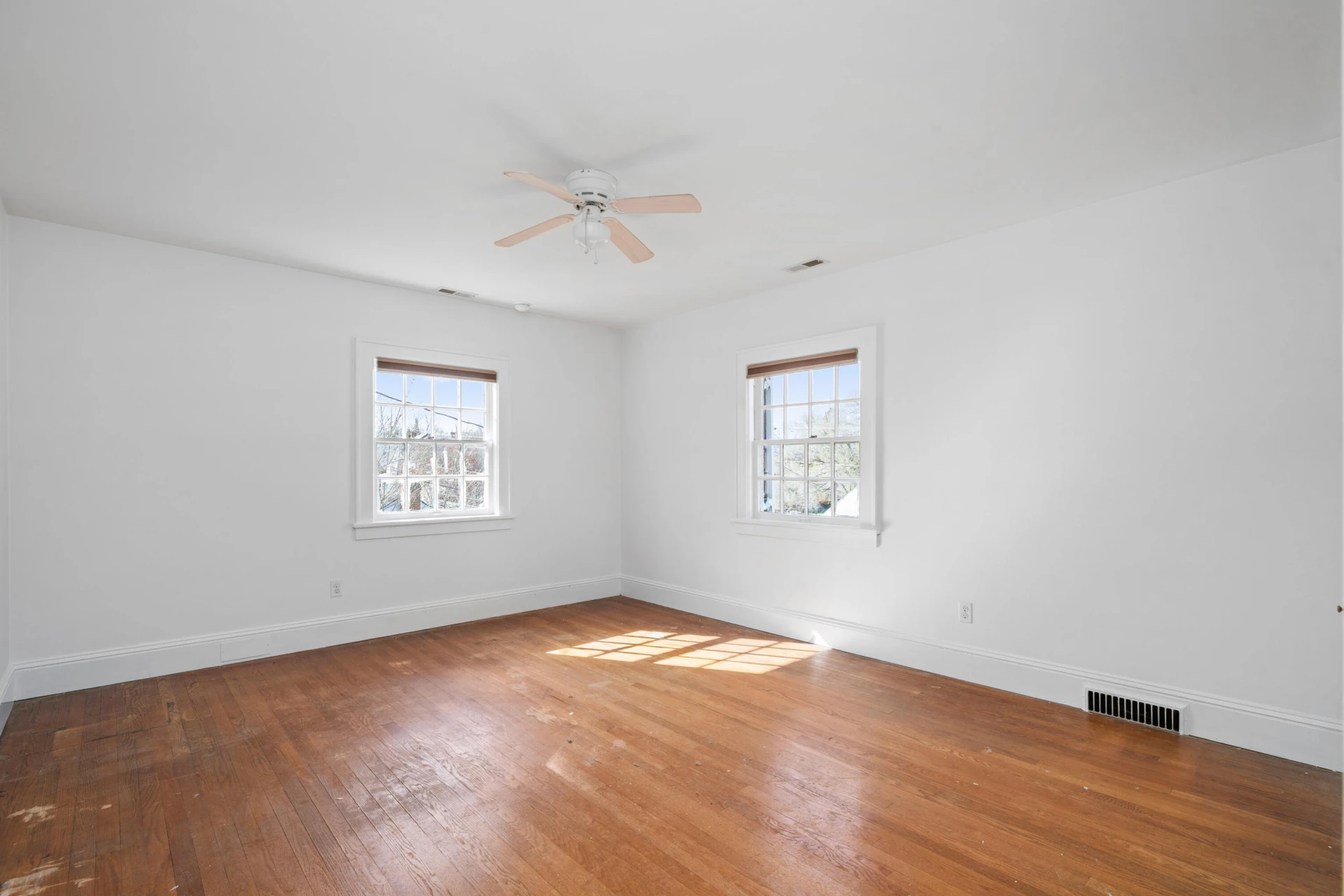 209 E Main ST - Photo 19