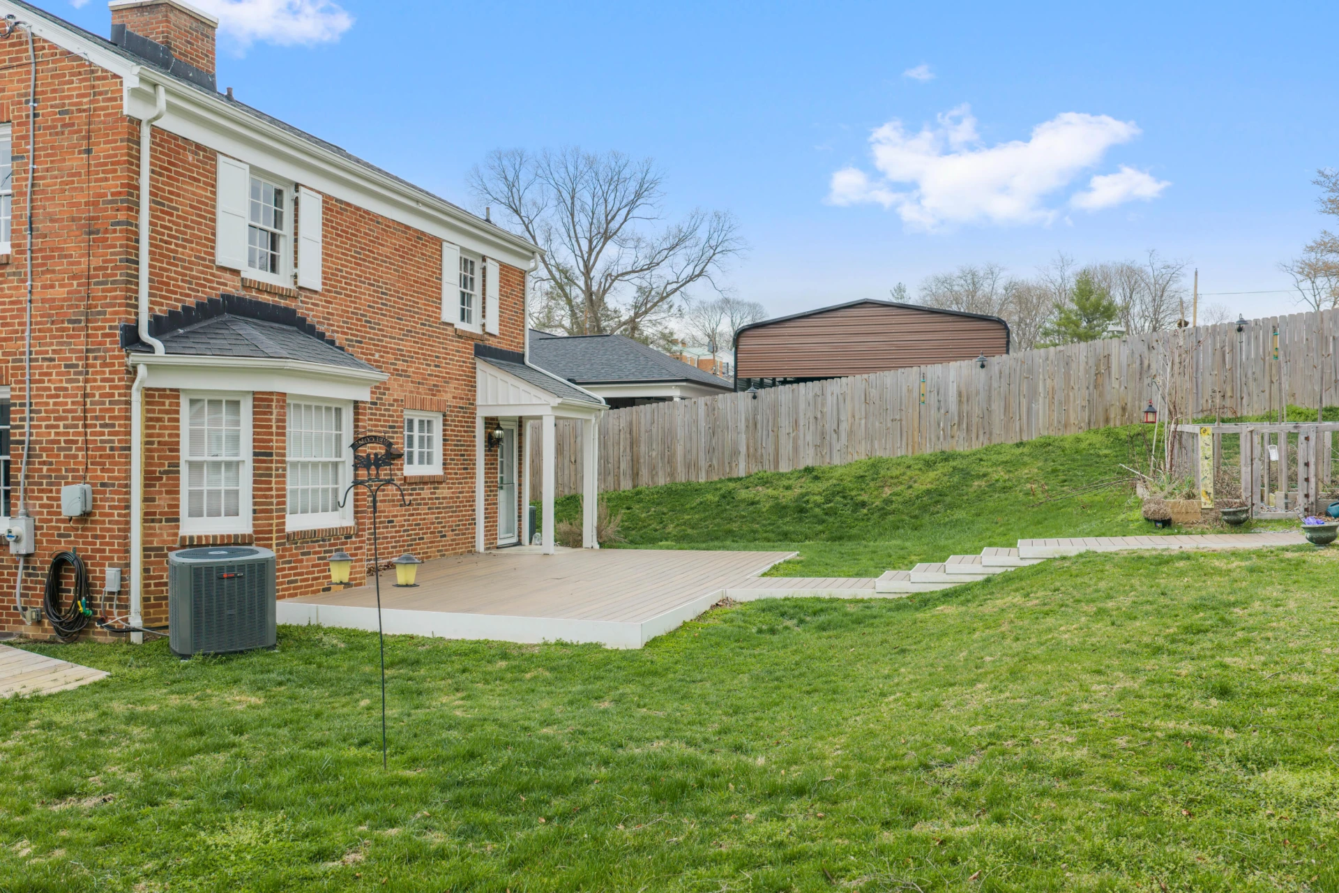 209 E Main ST - Photo 8