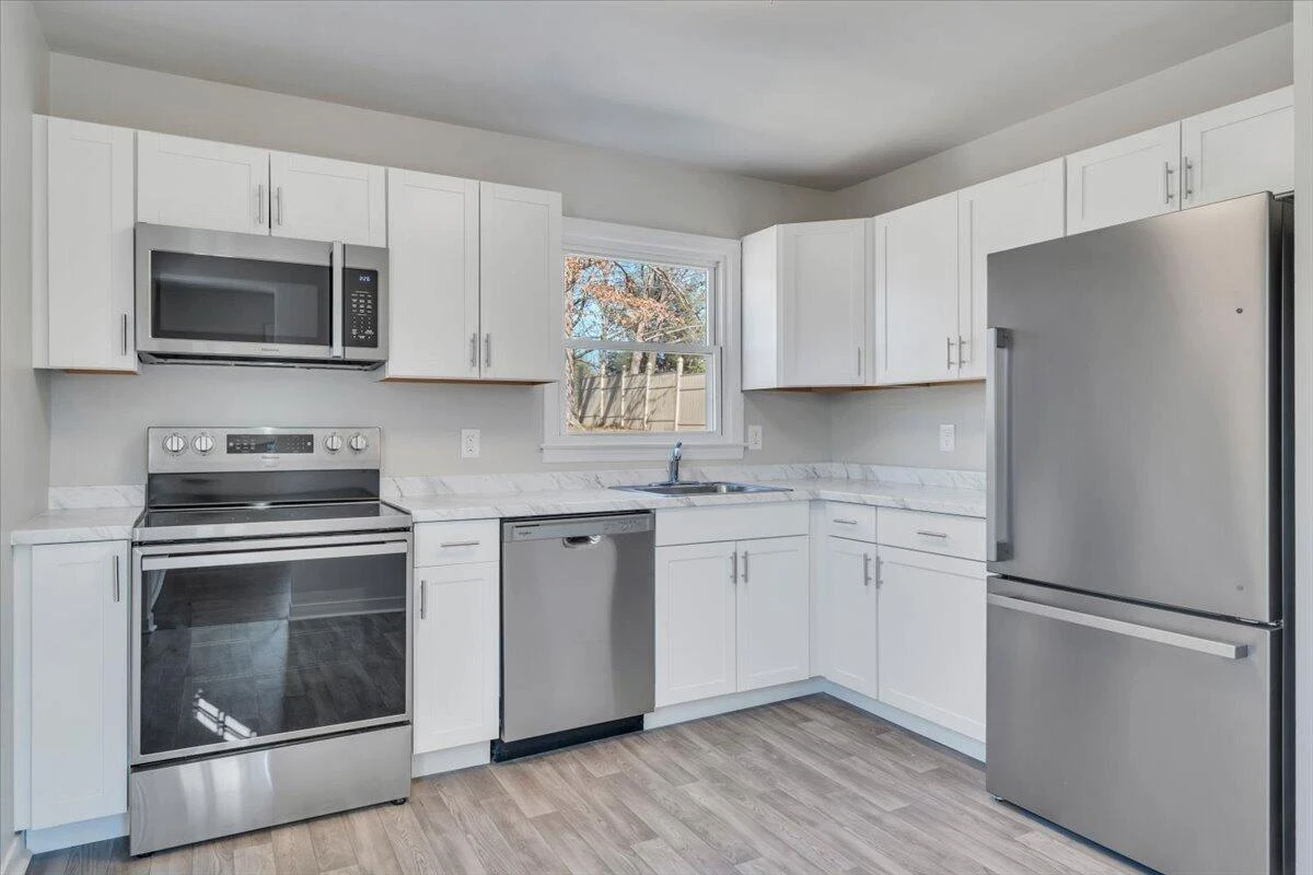 4117 Kentucky AVE NW - Photo 10