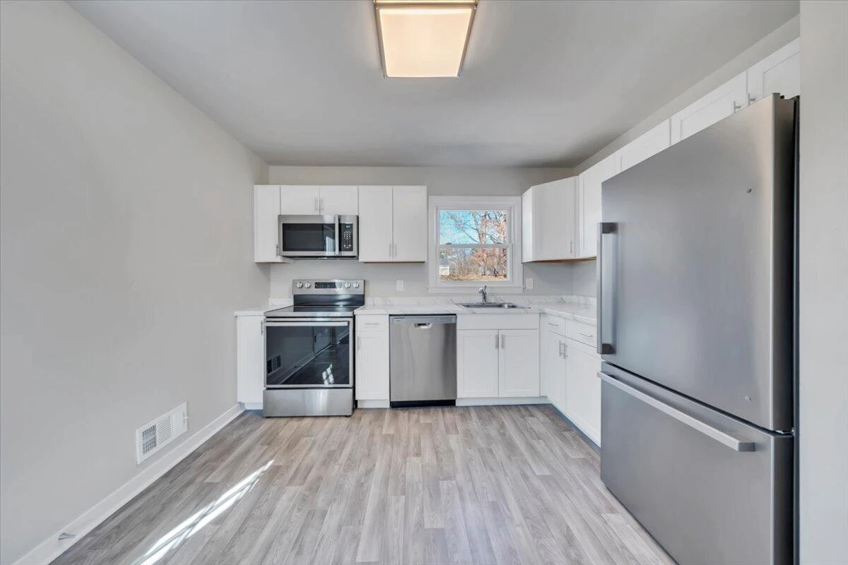 4117 Kentucky AVE NW - Photo 11