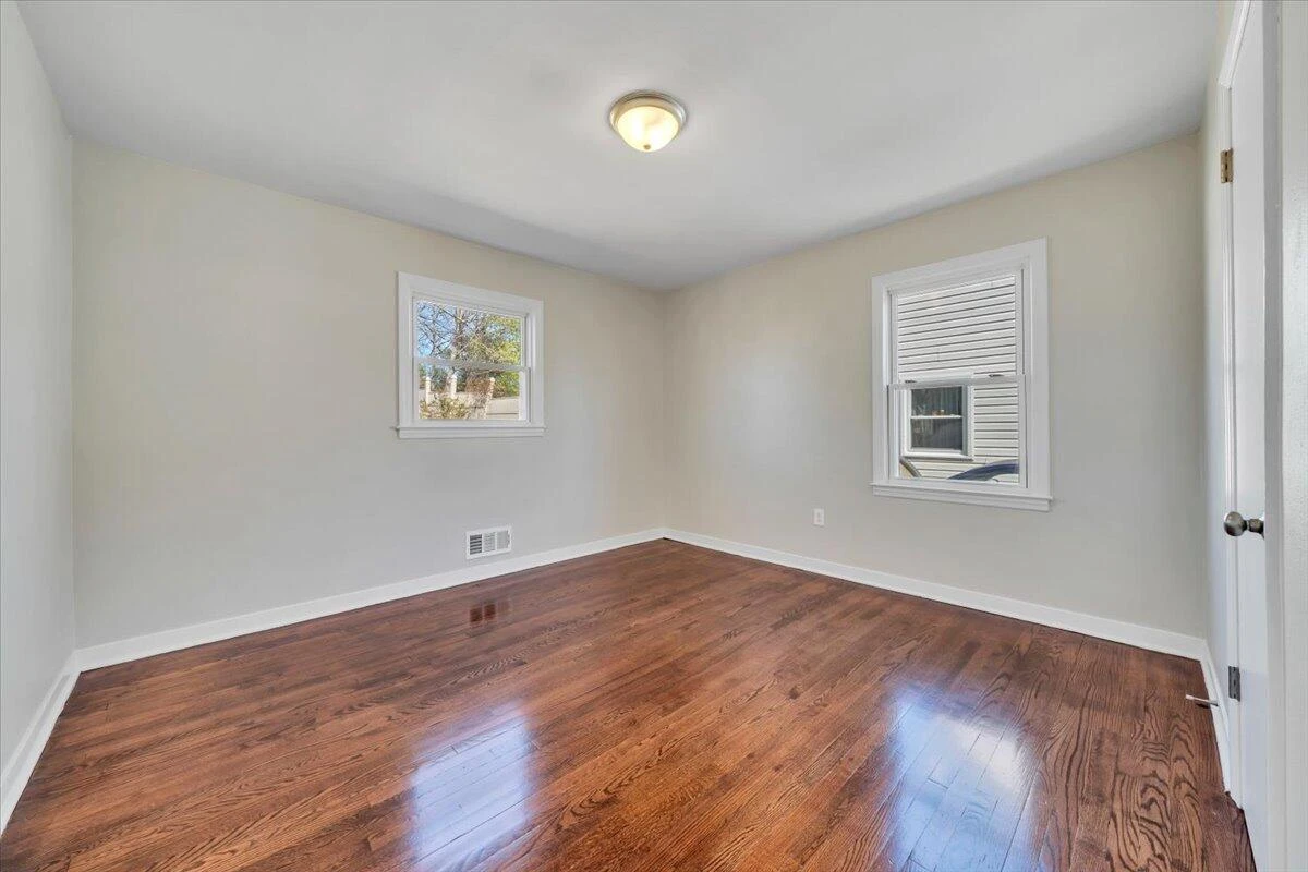 4117 Kentucky AVE NW - Photo 16