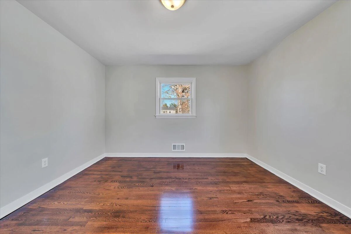 4117 Kentucky AVE NW - Photo 17