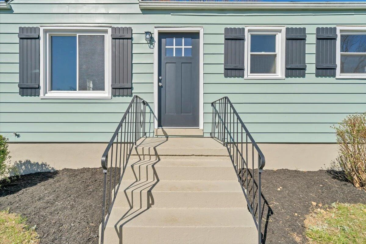 4117 Kentucky AVE NW - Photo 2