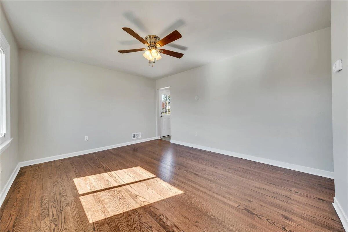 4117 Kentucky AVE NW - Photo 4