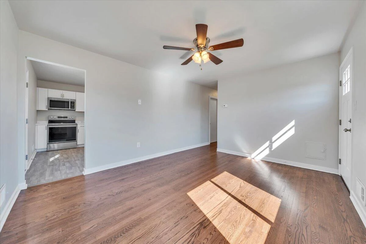 4117 Kentucky AVE NW - Photo 5