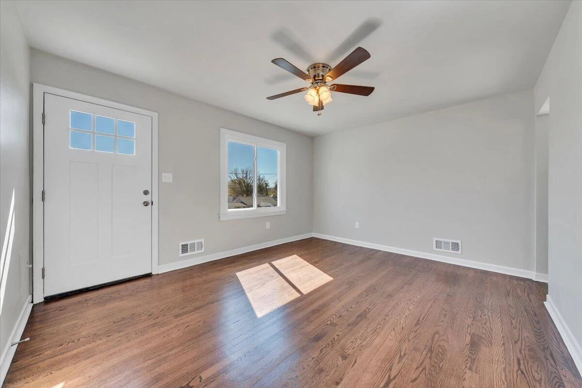 4117 Kentucky AVE NW - Photo 8