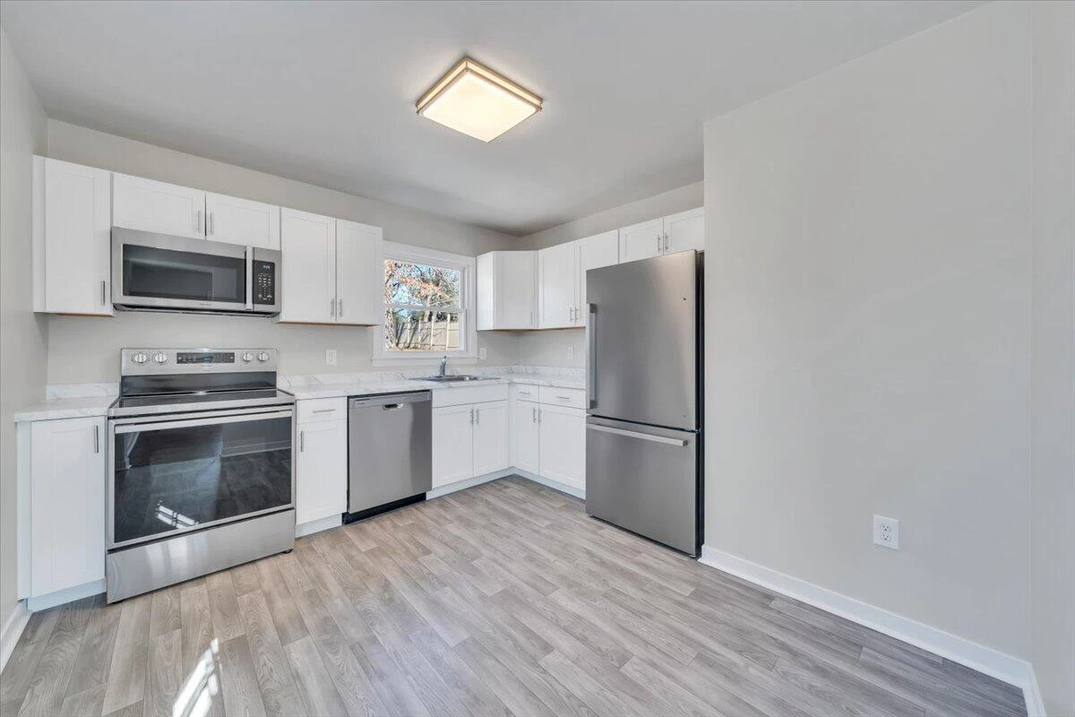 4117 Kentucky AVE NW - Photo 9