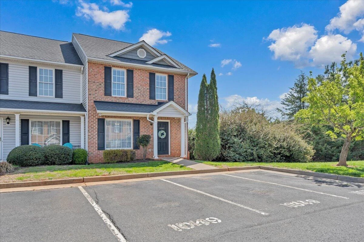 1049 Haymore DR - Photo 2