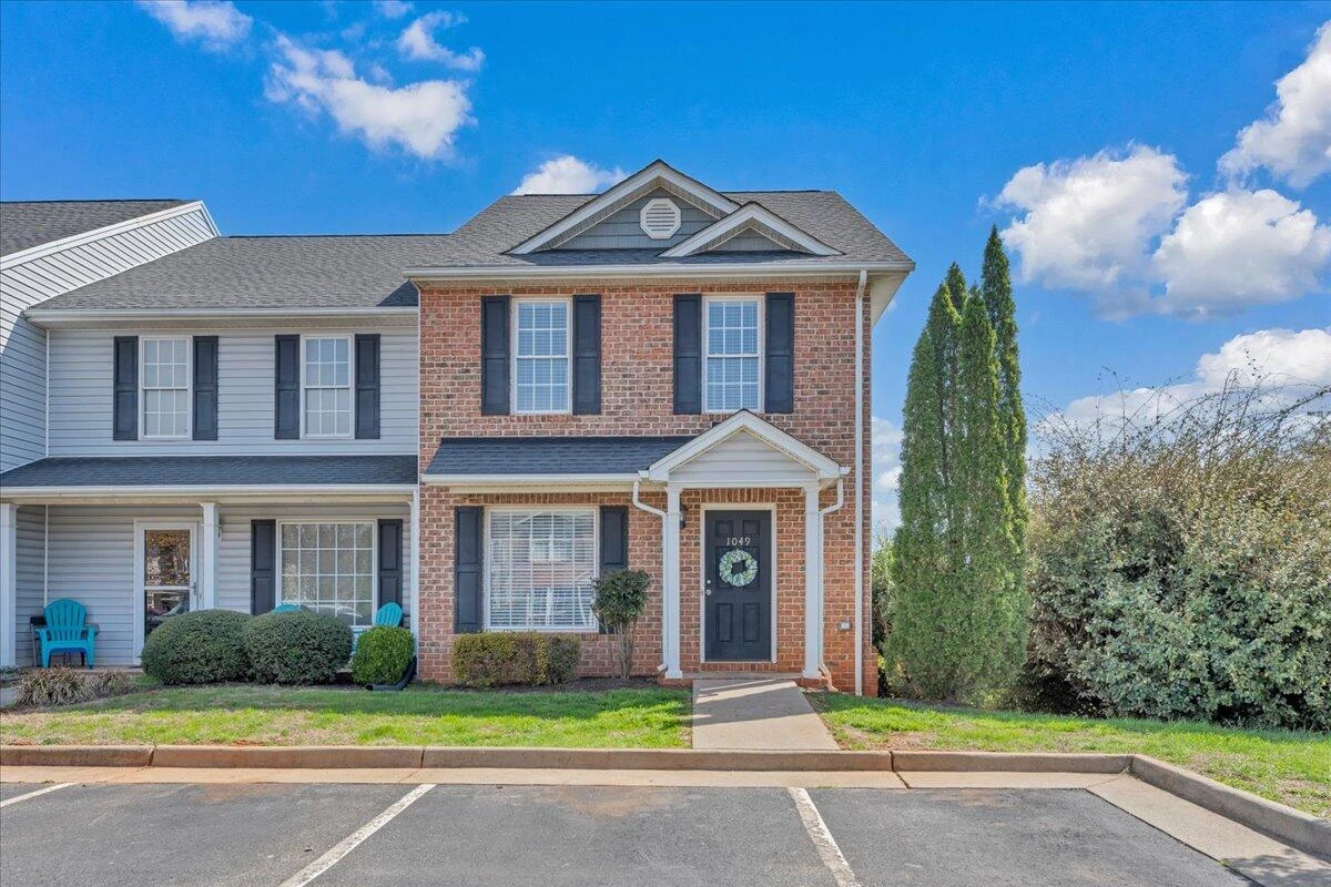 1049 Haymore DR - Photo 3