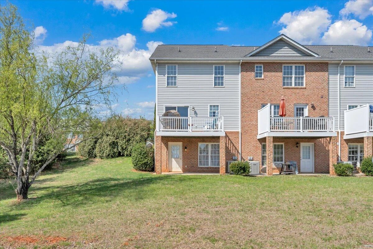 1049 Haymore DR - Photo 33