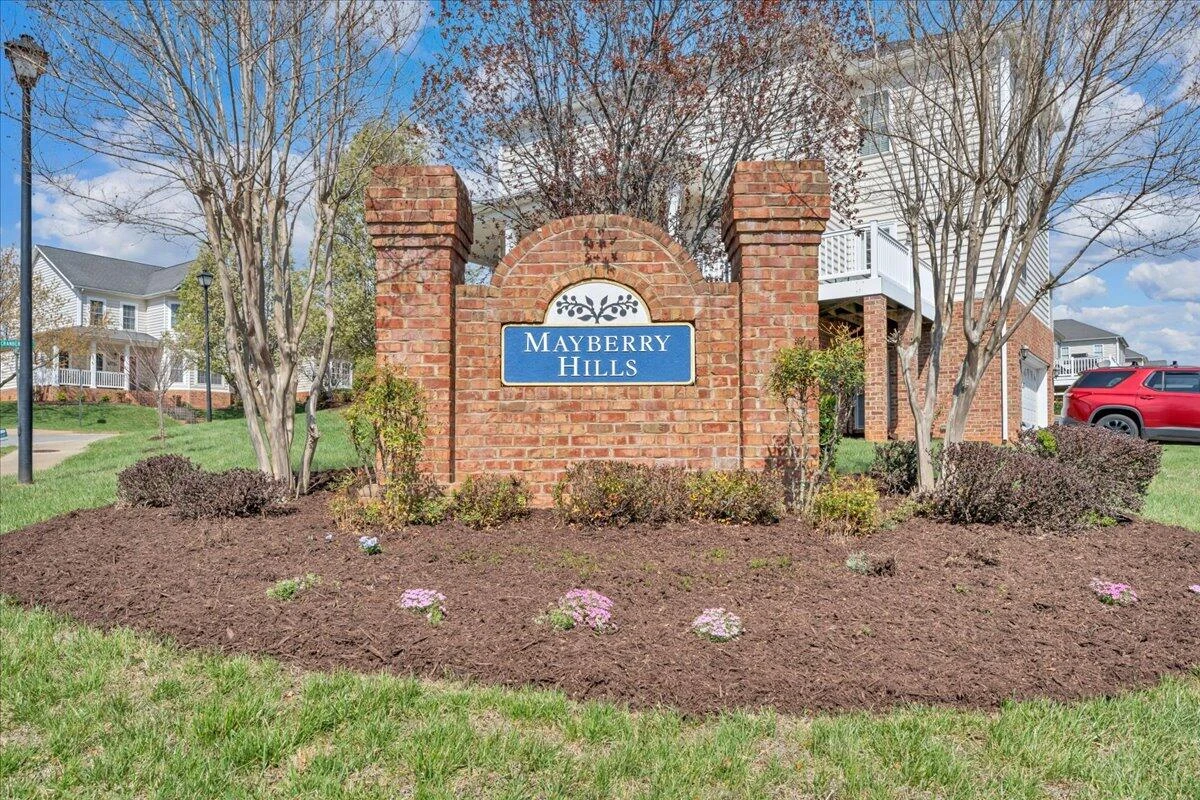 1049 Haymore DR - Photo 38