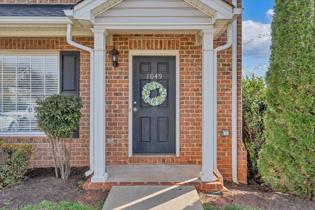 1049 Haymore DR - Photo 4