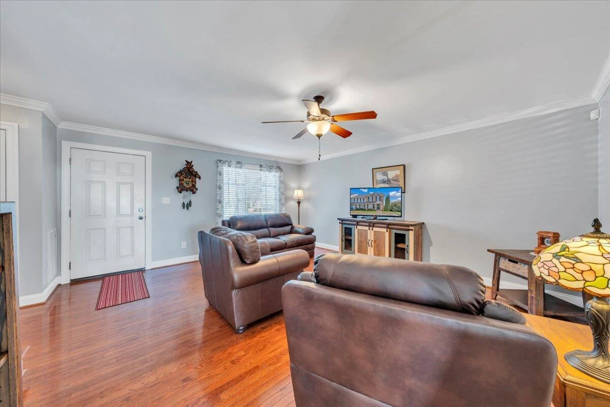 1049 Haymore DR - Photo 6